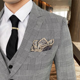 Der "Heritage Grey" Hahnentritt 3-Teiler – Luxus-Plaid Edition – Maßgeschneiderte Jacke, Weste & Hose