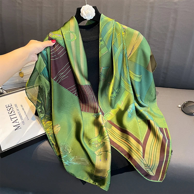 Das quadratische Seidentuch "Silk Horizon": Atemberaubender Designer-Print Hijab & großer Seidenfoulard, 110 cm