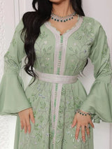 Die „Emerald“ Royal Abaya: Atemberaubendes türkisches Gewand mit Diamantakzenten und aufwendigem Spitzenband