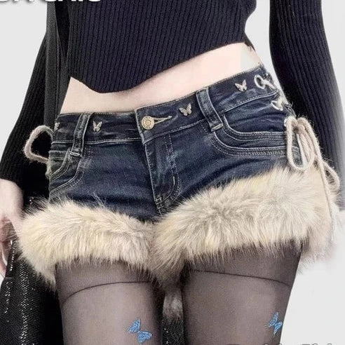 Gyaru Y2K Low-Rise Denim Shorts | Schmetterlingsnieten & ausgehöhlte Schnür-Jeans-Shorts