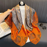 Das quadratische Seidentuch "Silk Horizon": Atemberaubender Designer-Print Hijab & großer Seidenfoulard, 110 cm