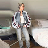 The Heritage Zip: Grau gestreifte Strickjacke mit Stehkragen – Moderner, legere geschnittener Preppy-Pullover-Mantel