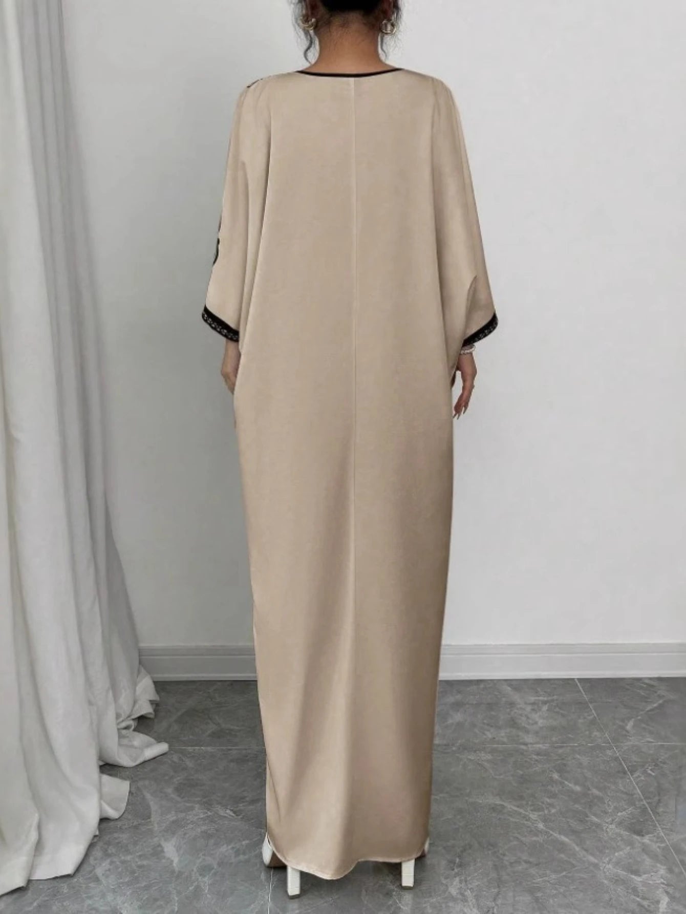 The "Saffron Glow" Abaya – Signature Apricot V-Neck Eid Dress – Luxury Loose-Fit Ramadan Jalabiya