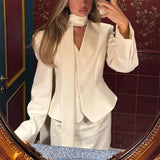 Elegantes 2-teiliges Blazer-Set für Damen – gestreifte V-Neck Jacke mit passendem Schal