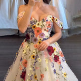 Weißes A-Linien-Ballkleid mit Blumenmuster | schulterfreies Gala-Kleid mit herzförmigem Ausschnitt